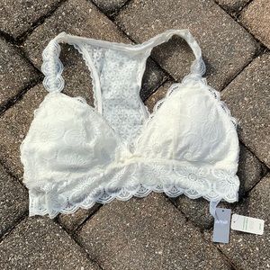 NEW WITH TAGS AERIE LACEY RACERBACK BRA WITH REMOVABLE CUPS, SIZE LARGE